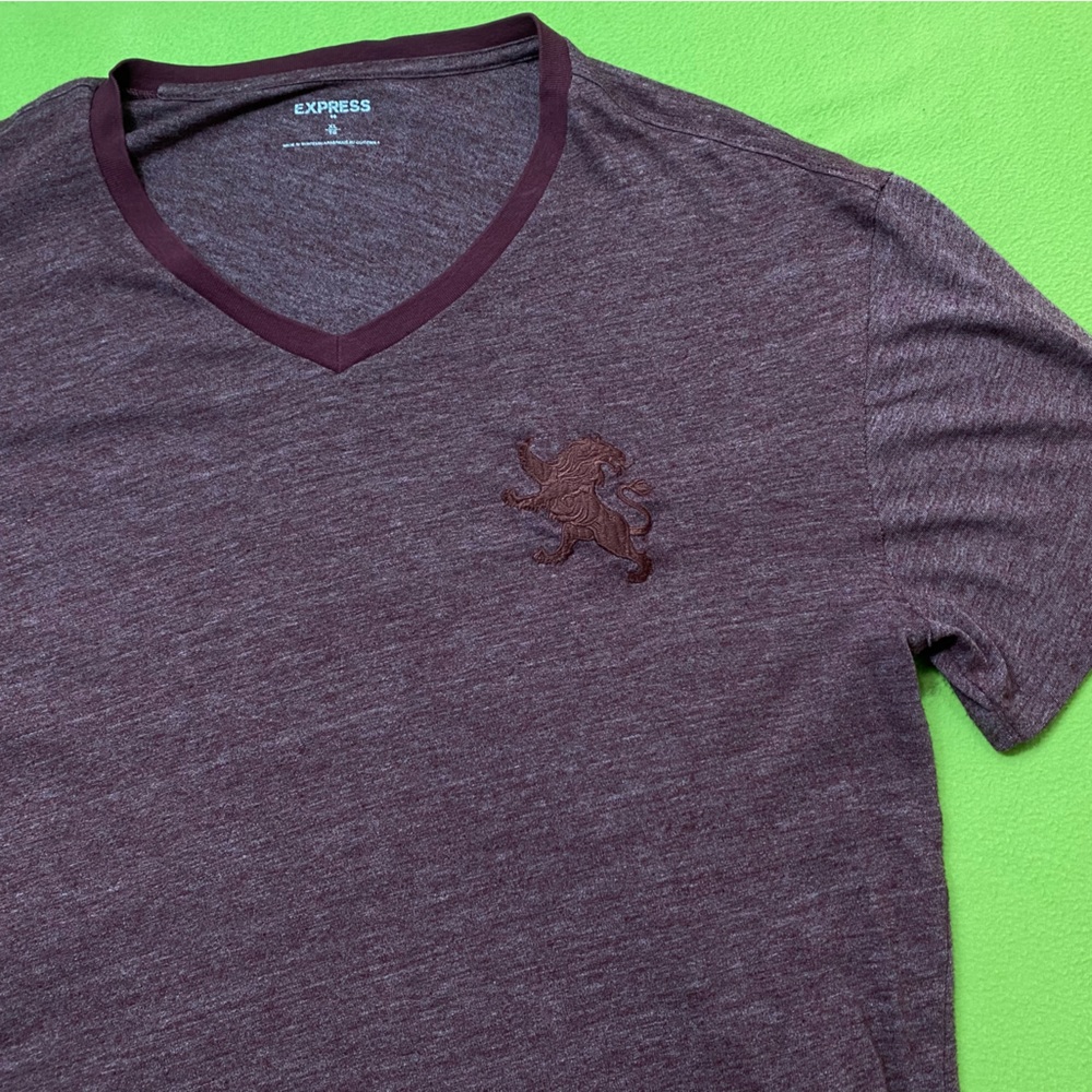 EXPRESS MARÓN T-shirt *AS IS* bundle other items to save more 💰✨‼️